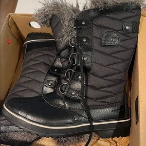 Sorel Tofino II Black Quilted Winter Boots with Faux Fur